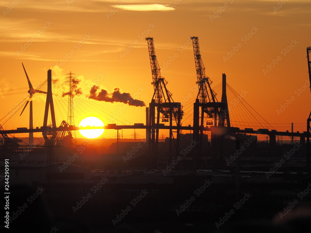 Fototapeta premium köhlbrandbrücke bei sonnenuntergang