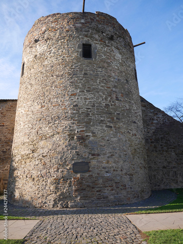 Kanonenturm in der historischen Stadtmauer photo