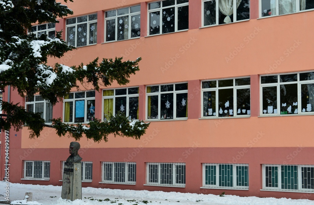 Fototapeta premium school in winter