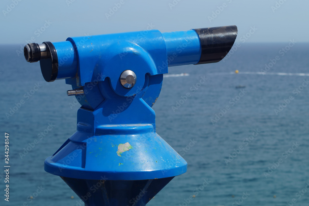 Ein blaues Fernrohr I