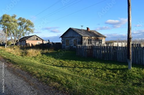Fototapeta Naklejka Na Ścianę i Meble -  old house in a Siberian village