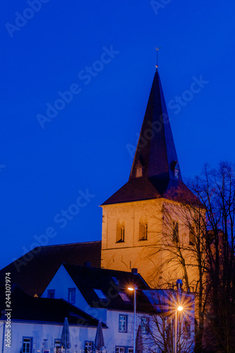 St. Gereon in Monheim zur Blaue Stunde