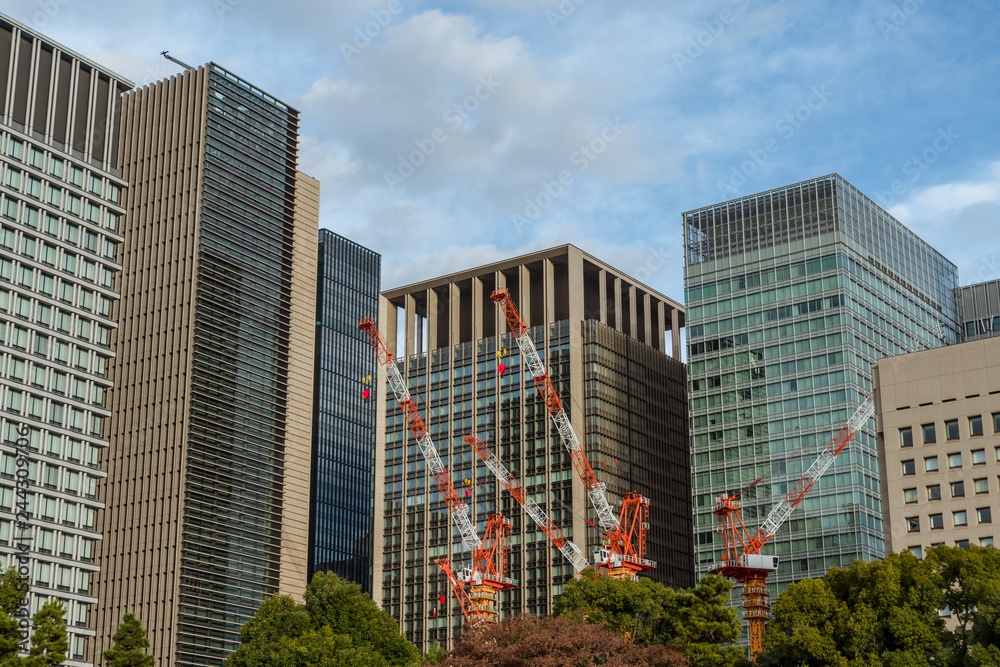 冬の東京大手町　高層ビル群と青空２