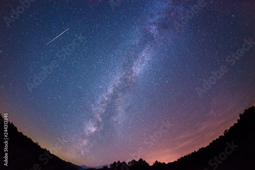 満天の星空と天の川と流れ星 photo