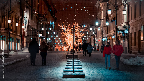 Fototapeta Naklejka Na Ścianę i Meble -  people walking in the city at night