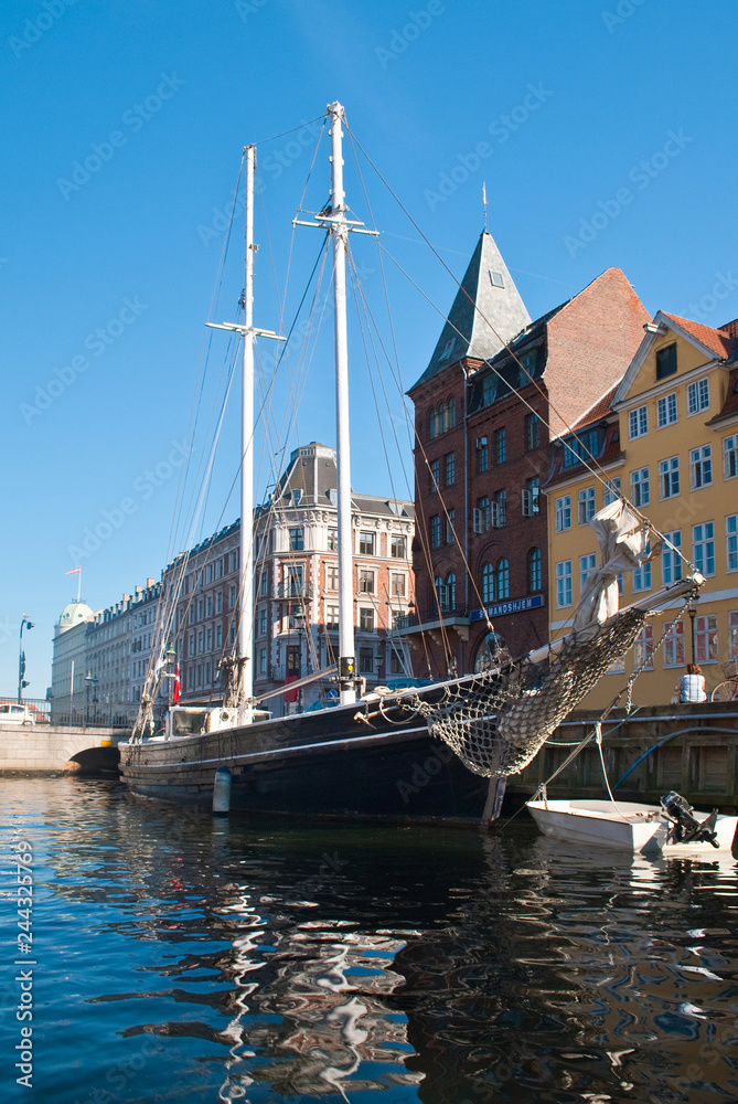 Fototapeta premium Yacht in Copenhagen Canal, Denmark