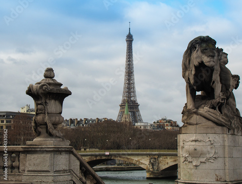 Blick auf Eiffelturm von Pont Alexandre III © Pixi