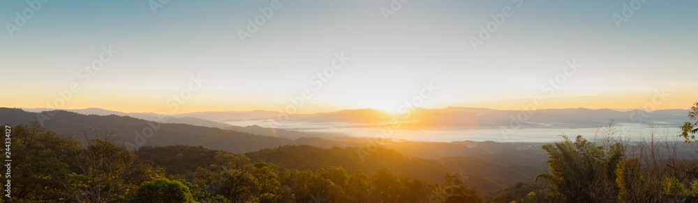 Obraz premium The view of the sunrise on the mountain in cold weather with fog in the mountains