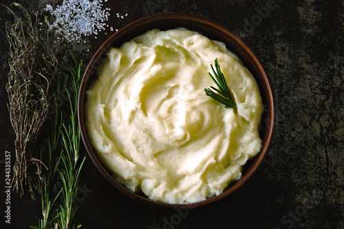 Fényképezés Warm mashed potatoes with aromatic herbs