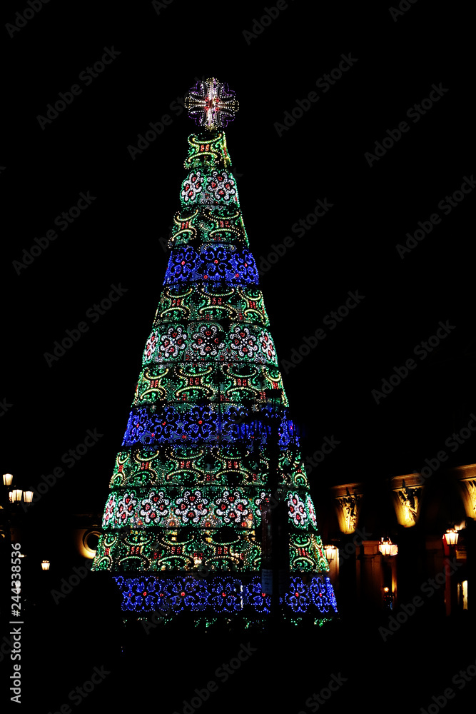 albero di natale con luci di notte a torino in italia Stock Photo | Adobe  Stock