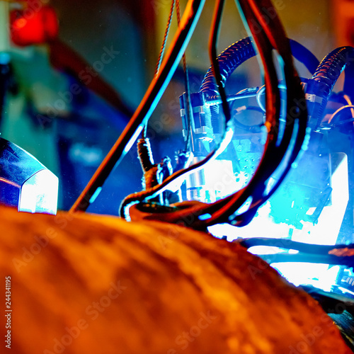 Butt welding underwater pipeline using automatic equipment