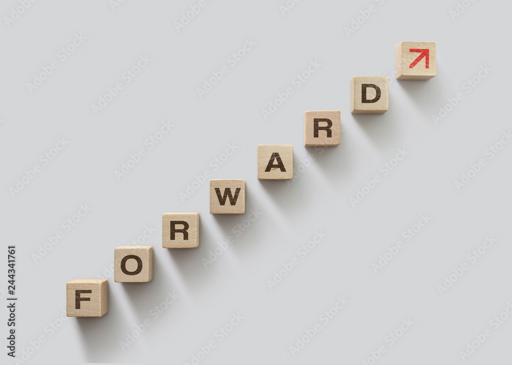 Obraz premium Wooden blocks arranged in stair shape with the word FORWARD. Moving forward, business growth or mindset concept.