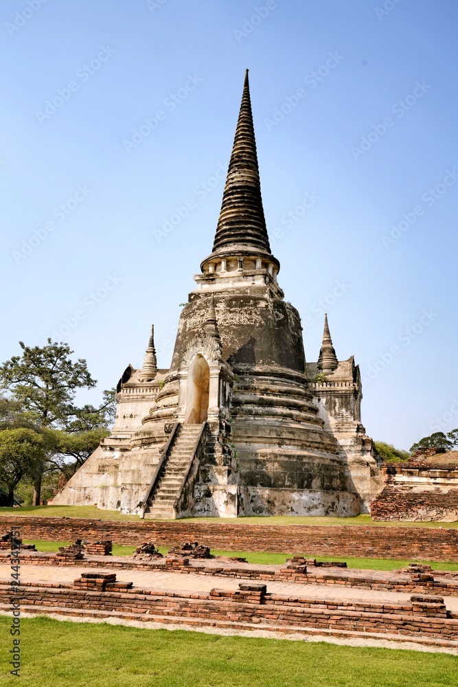 The Wat Mongkol Bophit is a Buddhist temple located in Ayutthaya, Thailand. This place also be one of ayutthaya historical park.