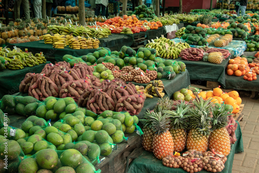 Obst- und Gemüsemarkt auf dem afrikanischen Land