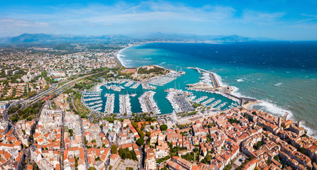 Fotobehang Nice Luchtpanorama van Antibes in Frankrijk  © saiko3p