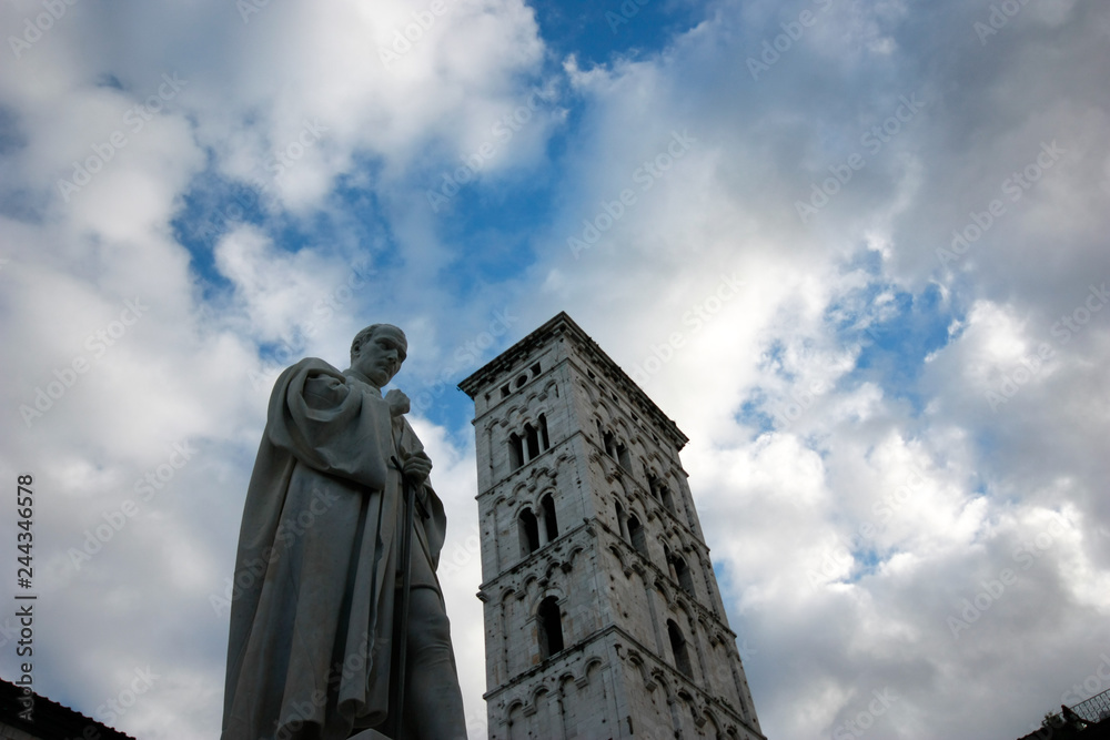 Fototapeta premium sky and munich of lucca