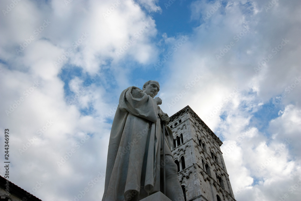 Fototapeta premium sky and munich of lucca