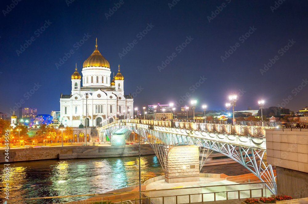  Night panorama cathedral of Christ the Savior and Patriarchal bridge, Moscow river. Moscow