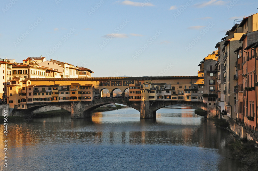 Obraz premium Firenze, tramonto sull'Arno a Ponte Vecchio