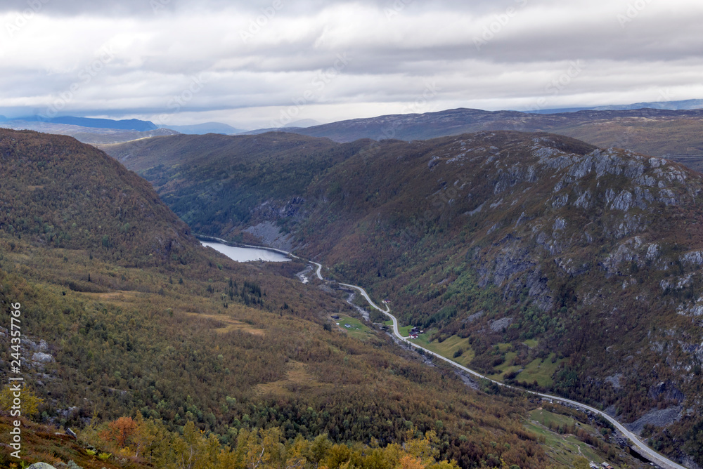 Mountains in the interior of southern Norway on a cloudy day.