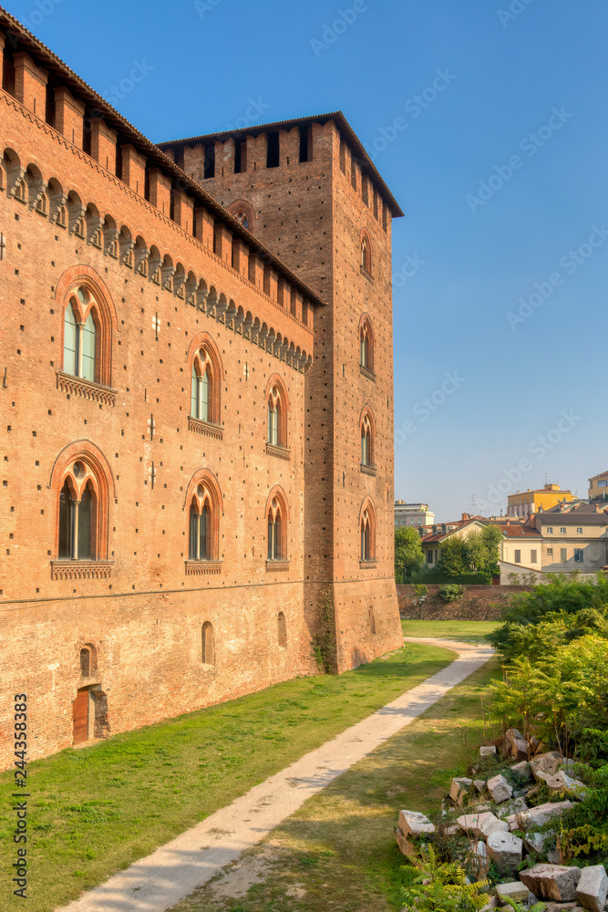 Facciata del castello di Pavia