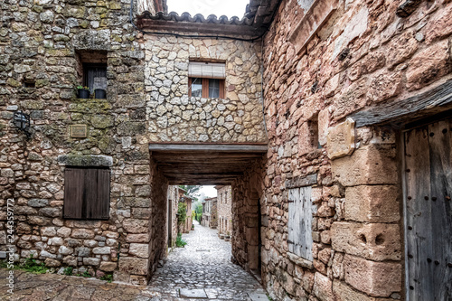 Aldea medieval de Ciurana o Siurana de Tarragona una fría mañana de invierno © Trepalio