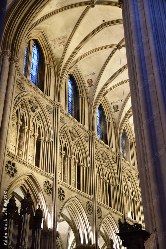 Voûtes gothiques de la cathédrale de Bayeux, France