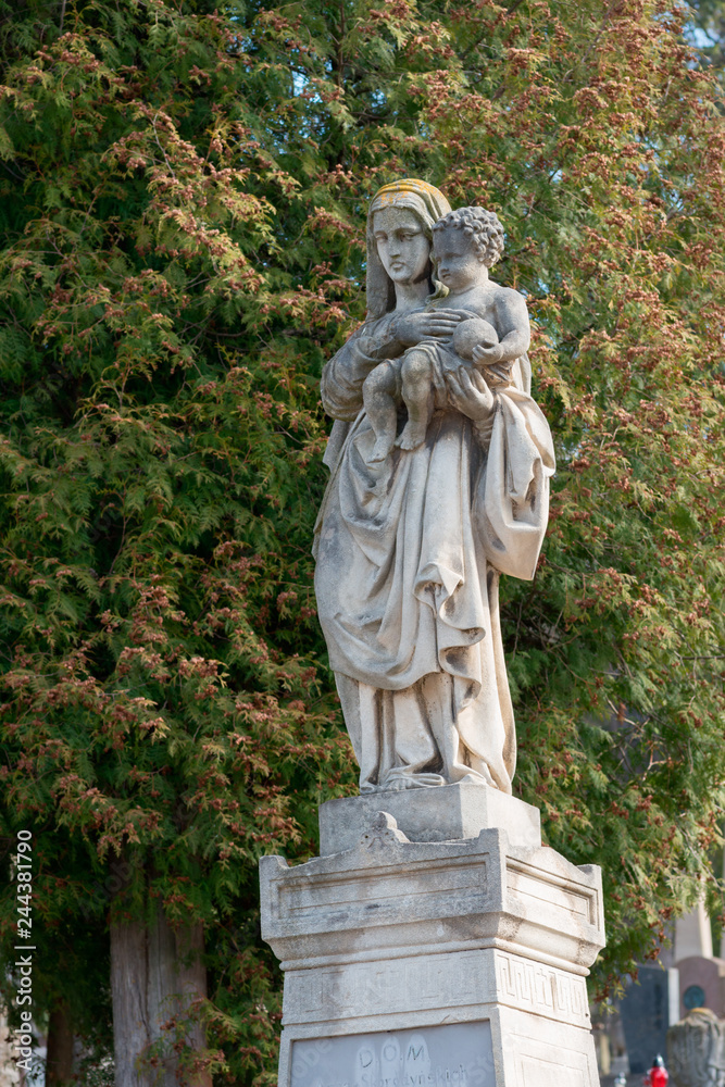 Obraz premium Old statue on Lychakiv Cemetery in Lviv, Ukraine