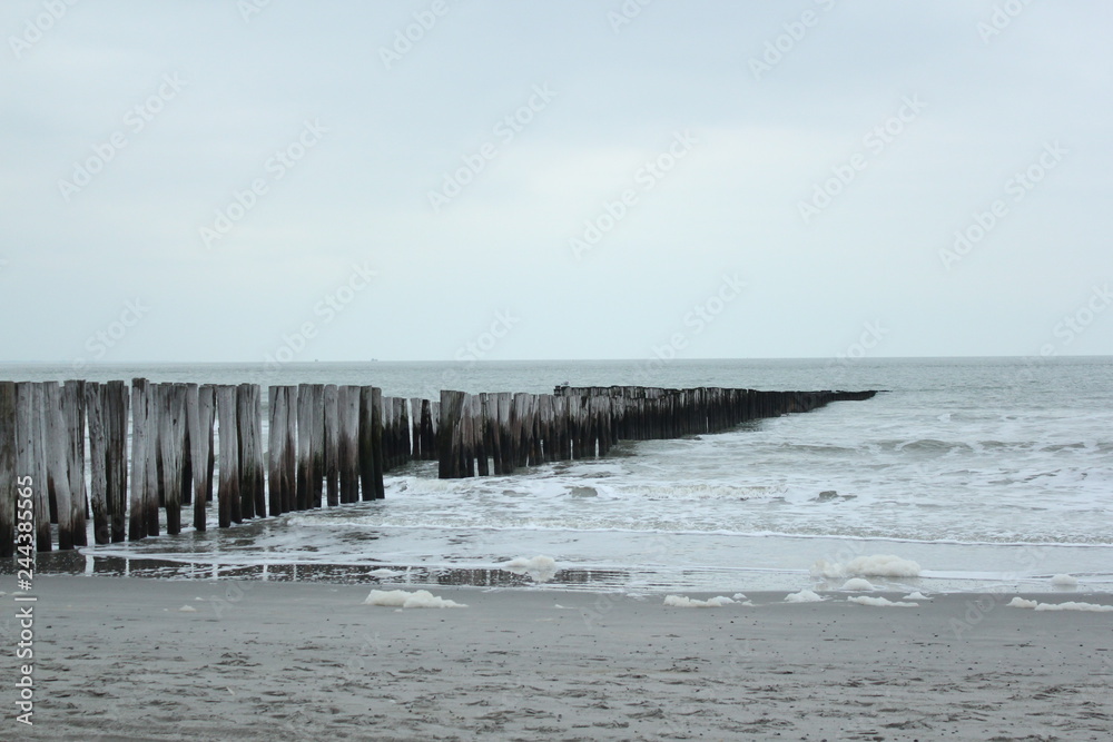Fototapeta premium Endless path into the sea