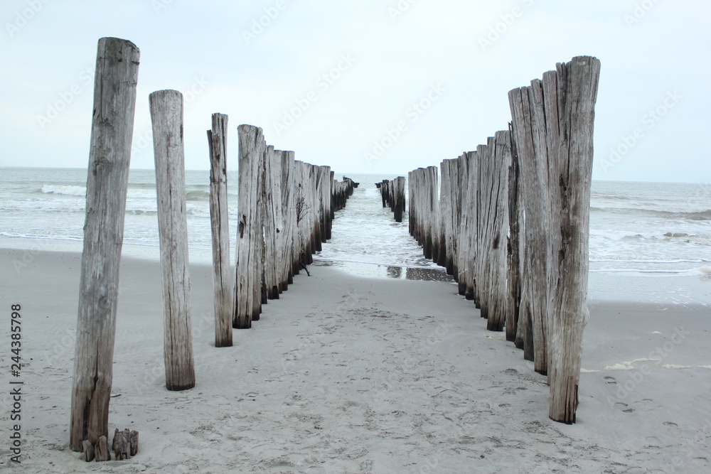 Fototapeta premium Endless path into the sea