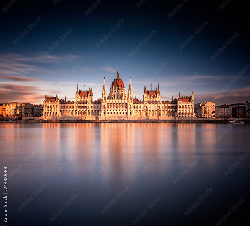 Fototapeta premium The Hungarian Parliament in sunset