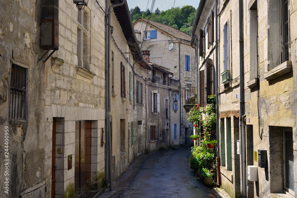 Rue Joussen à Brantôme en Périgord (24310), département de la Dordogne en région Nouvelle-Aquitaine, France