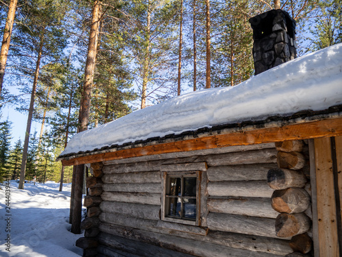 Tableau sur toile Wooden cabin in the winter lapland wilderness