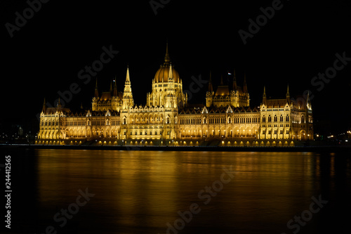 Parlement Hongrois de nuit © Julien