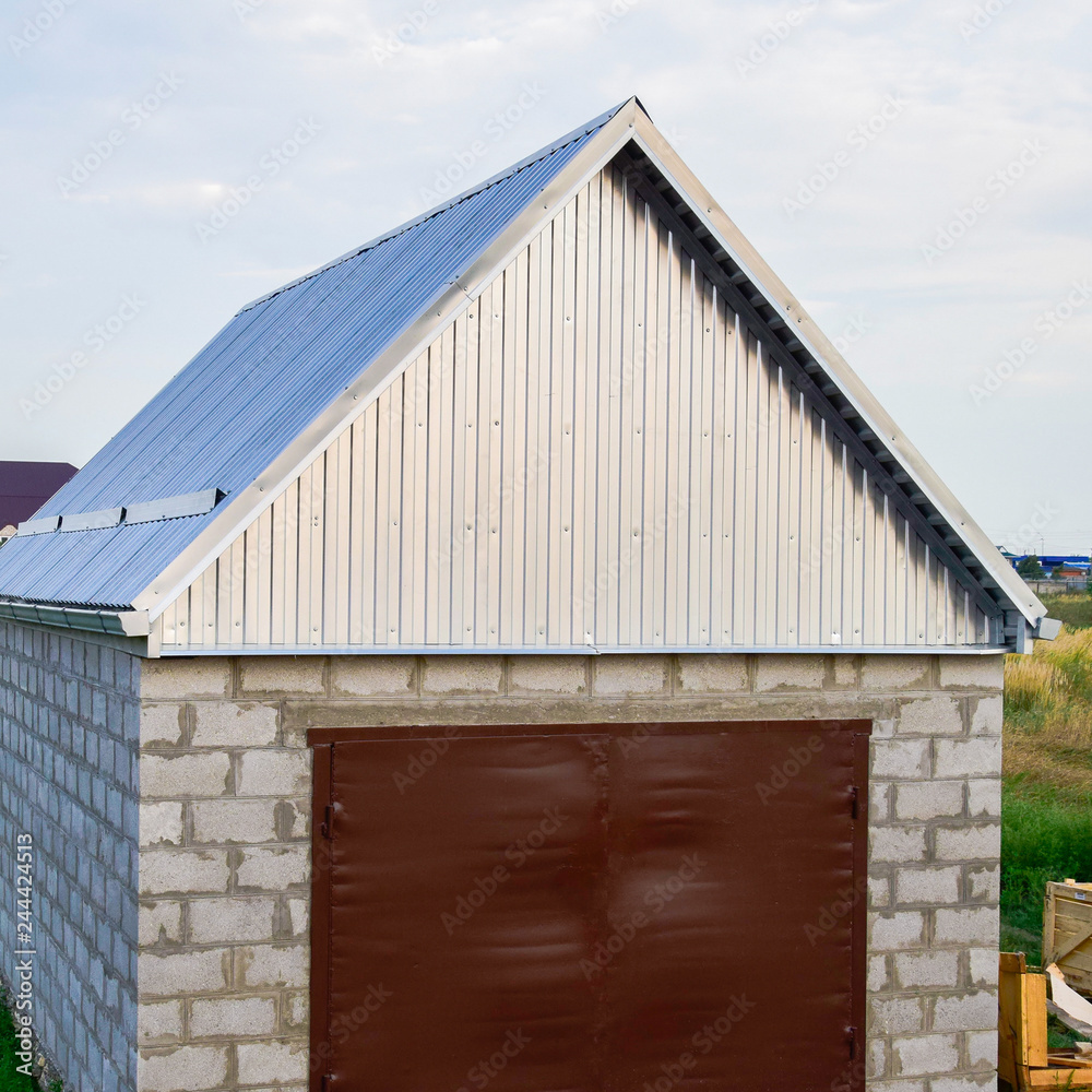 Small garage with a roof of corrugated sheet metal Small garage with a roof of corrugated sheet metal