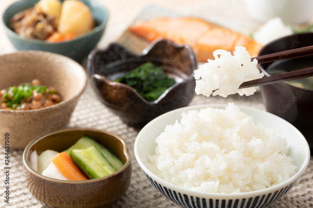 ご飯を食べる ご飯を食べる