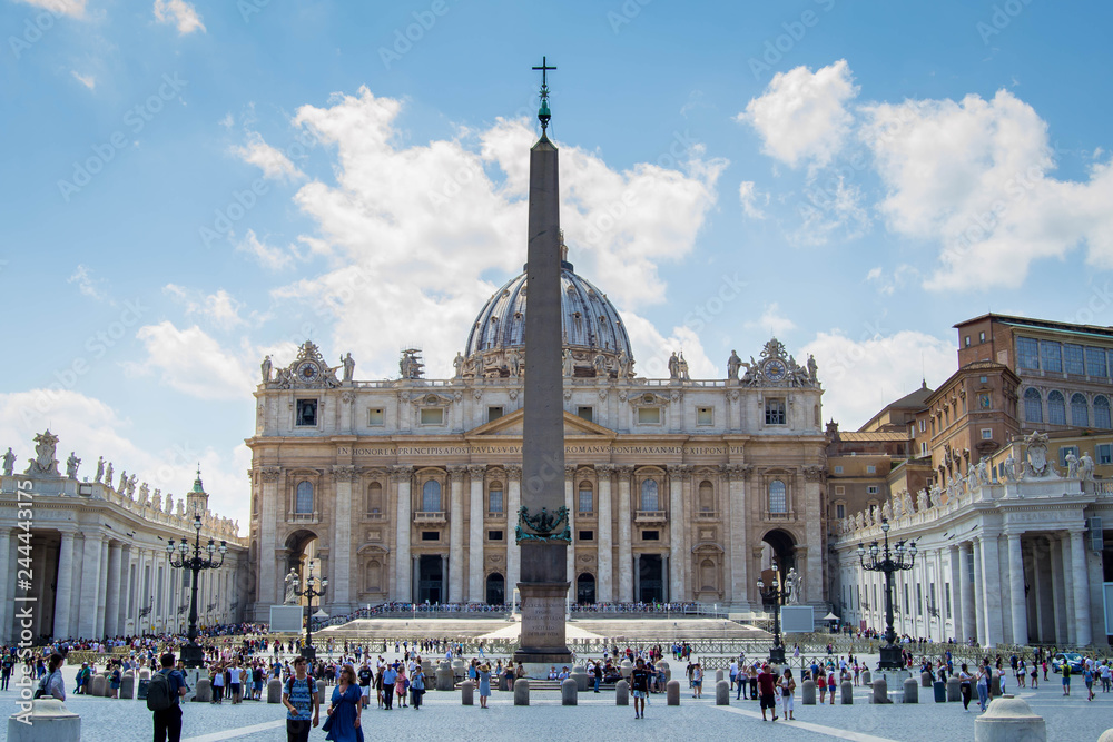 Obraz premium St. Peter's basilica and obelisk