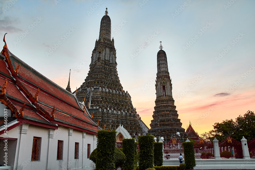 Fototapeta premium Wat Arun Temple at sunset in bangkok Thailand. Wat Arun is a Buddhist temple in Bangkok Yai district of Bangkok