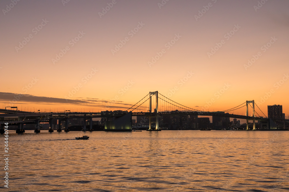 (東京都ｰ都市風景)夕暮れ時のレインボーブリッジ５