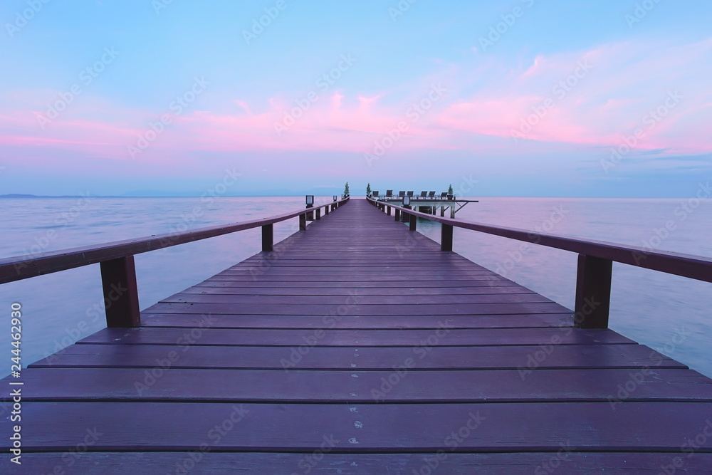 Obraz premium Beautiful jetty walkway on the sea in twilight time.