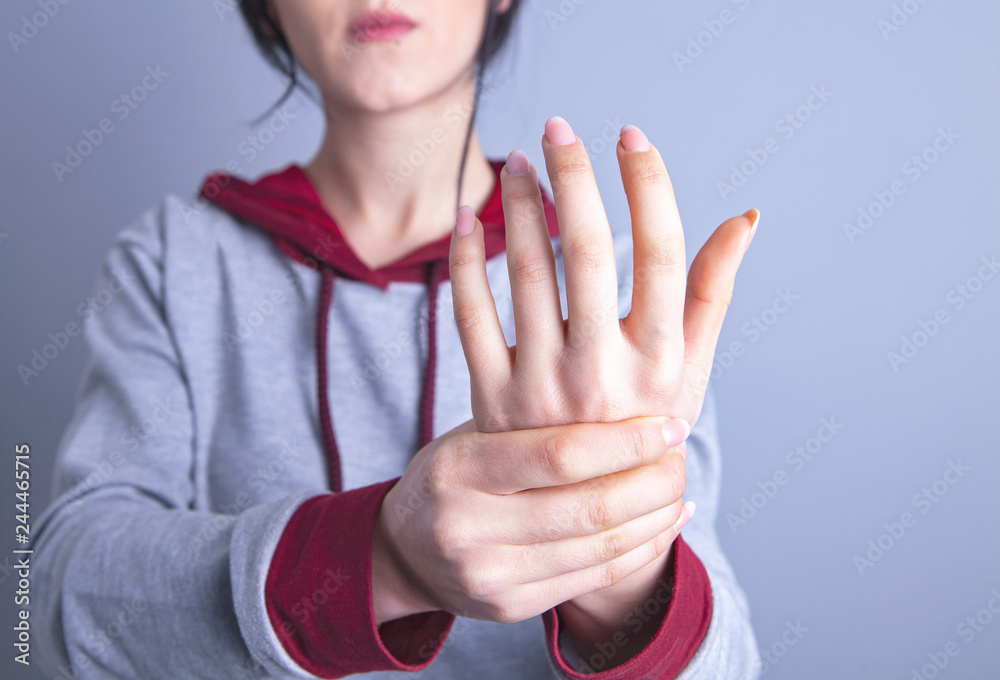 girl hand bone pain girl hand bone pain
