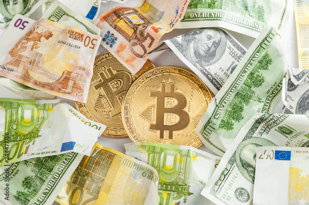 Obraz premium Exchange bitcoin for a dollar. Finance background.