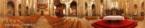 Basilica di Saint Maximin, altare e navate a 360°.