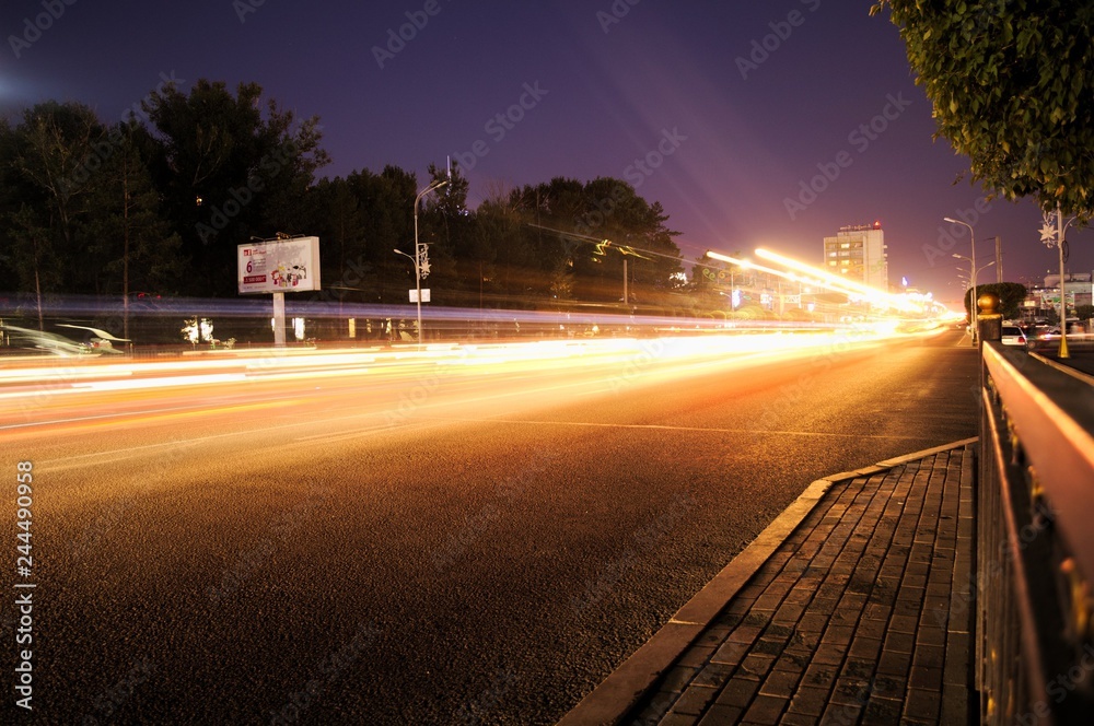 Obraz premium traffic in the city at night