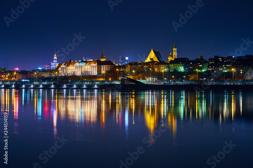 Warsaw  Poland - March 21  2017  Great panoramic night view of the center and the Old City of Warsaw from the right bank of the Vistula River