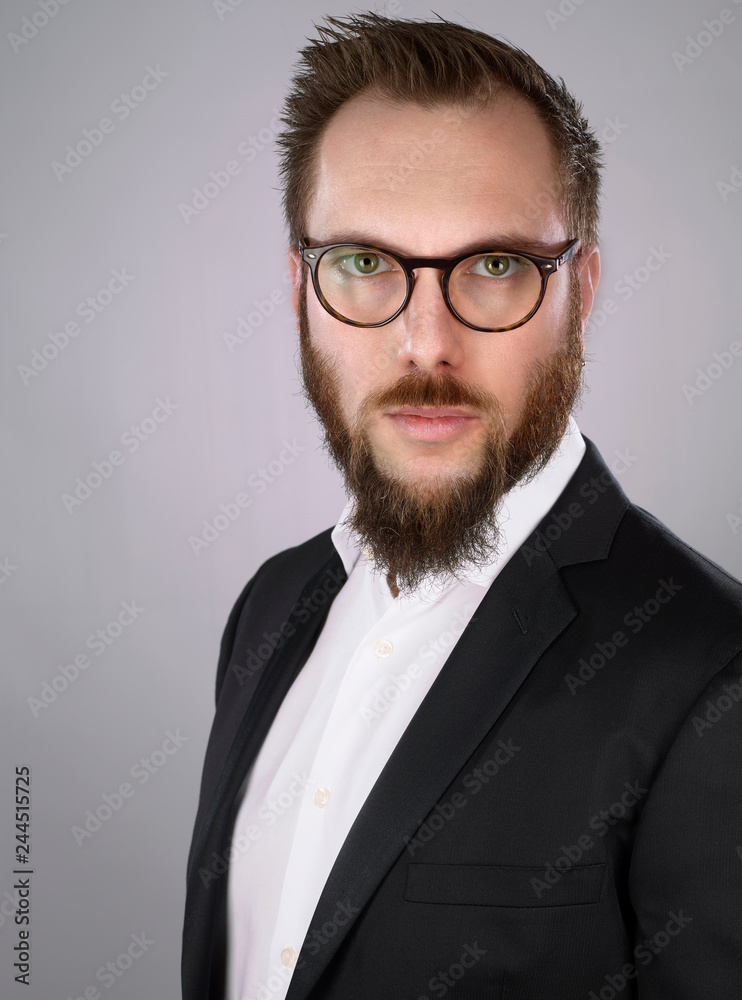 MAN PORTRAIT MAN PORTRAIT