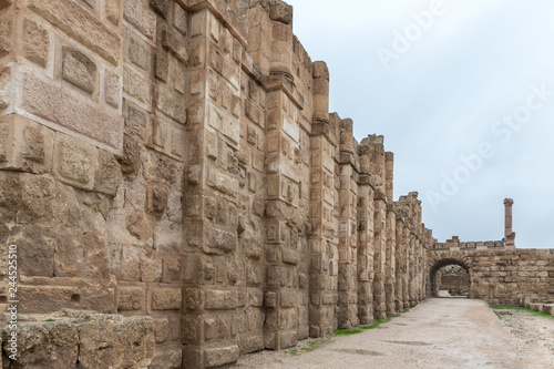 Quadro em tela The road leading from South Gate in the ruins of the great Roman city of Jerash