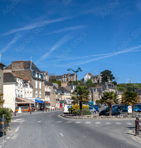 Cancale. Rue du centre-ville en front de mer. Ille et Vilaine. Bretagne. France