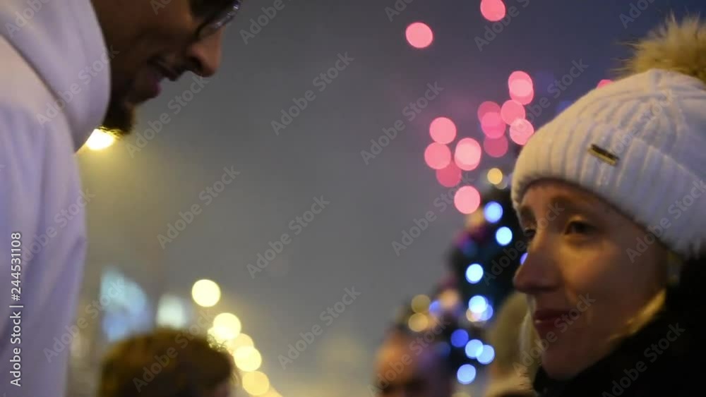 Bisous devant feu d'artifice