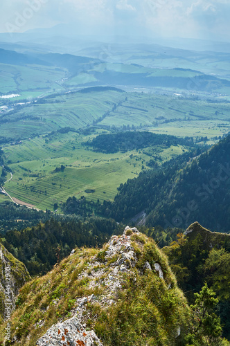 Beautiful panoramic view of the Pieniny National Park, Poland in sunny september day from Trzy Korony - English: Three Crowns